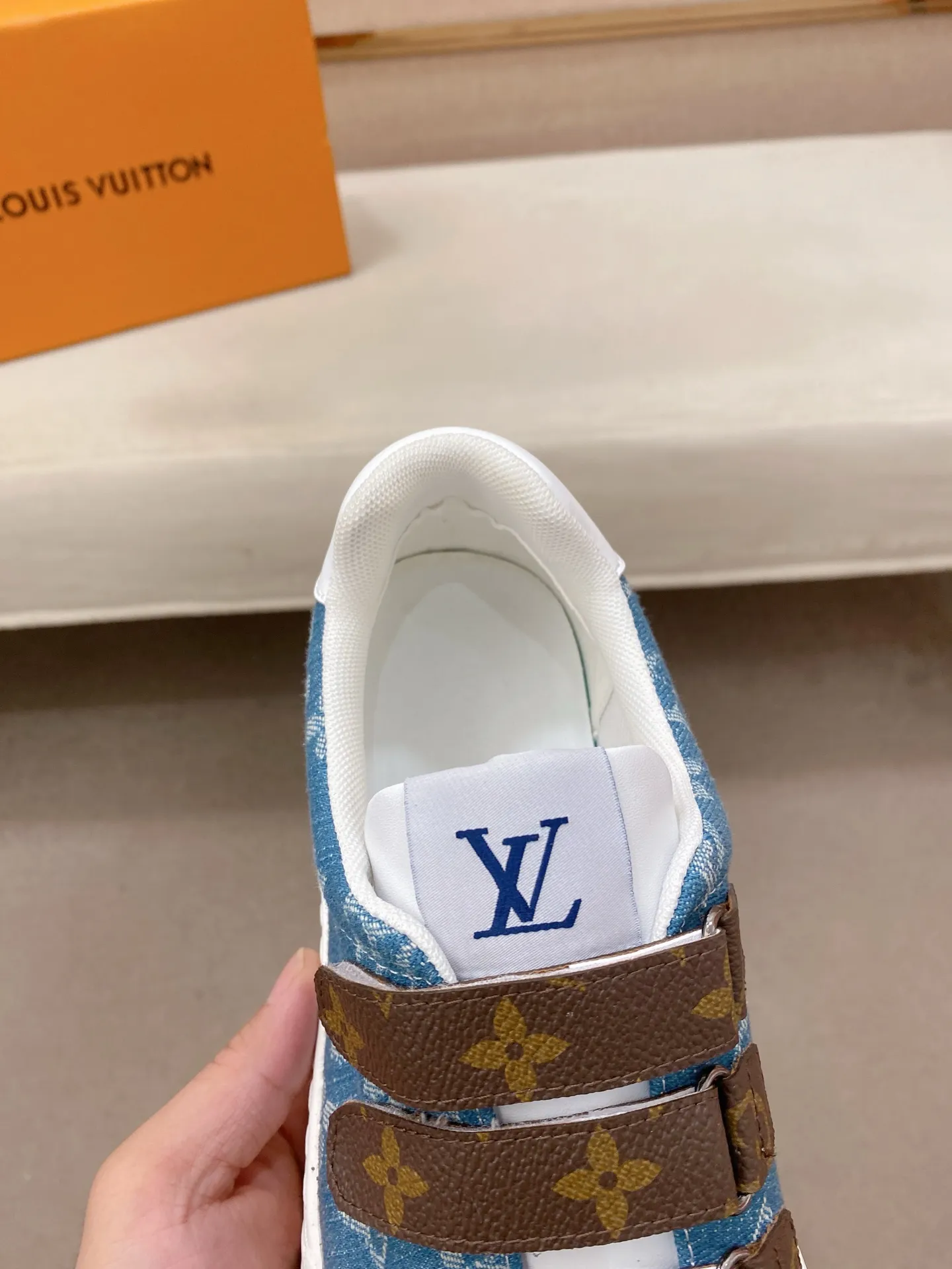 Men's shoes💰 420💰Louis Vuitton (Louis Vuitton/LV) top 🔍🔍 new models are on sale at the same time, the upper 🇮🇹 imported first-layer cowhide from Italy, fully imported sheepskin lining 💪💪, completely 1⃣️ to 1 ⃣️Re-engraved🇮🇹💪💪, ⚠Sole: The original sole is specially provided by the original factory, the exclusive movable molded sole is super comfortable, ⚠The original factory follows the order, 🔍🔍high quality, you can enter and exit the counter at will, welcome to compare⚠. Code number:38-44